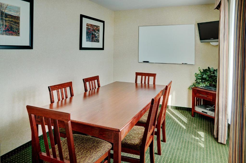 Lakeview Inns & Suites - Slave Lake Экстерьер фото